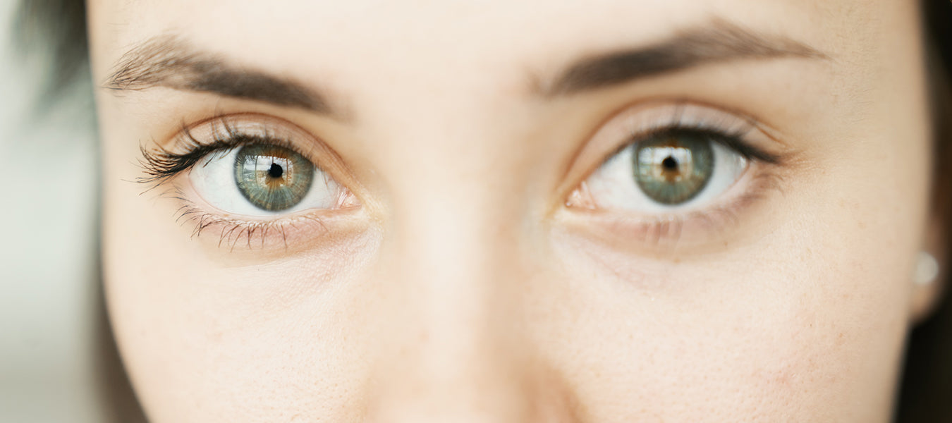 Woman with green eye looking at the camera
